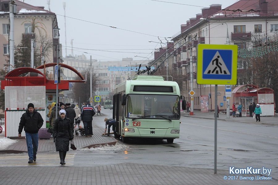 Все остановки Бобруйска должны быть с навесами! 