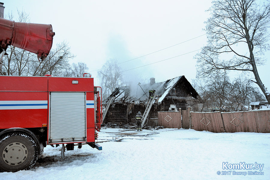 В Бобруйске загорелся частный дом, не исключен поджог
