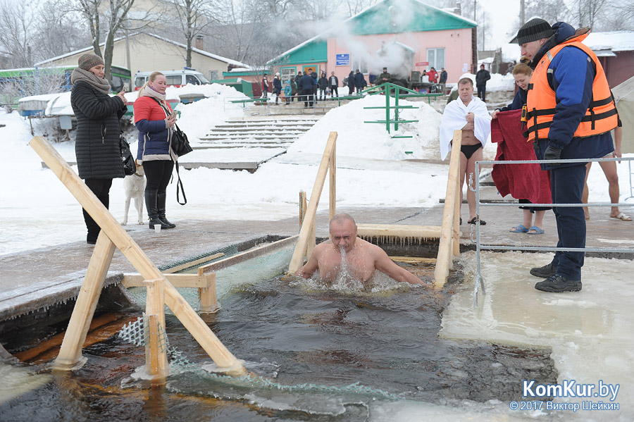 Фотофакт: Крещенское купание в Бобруйске