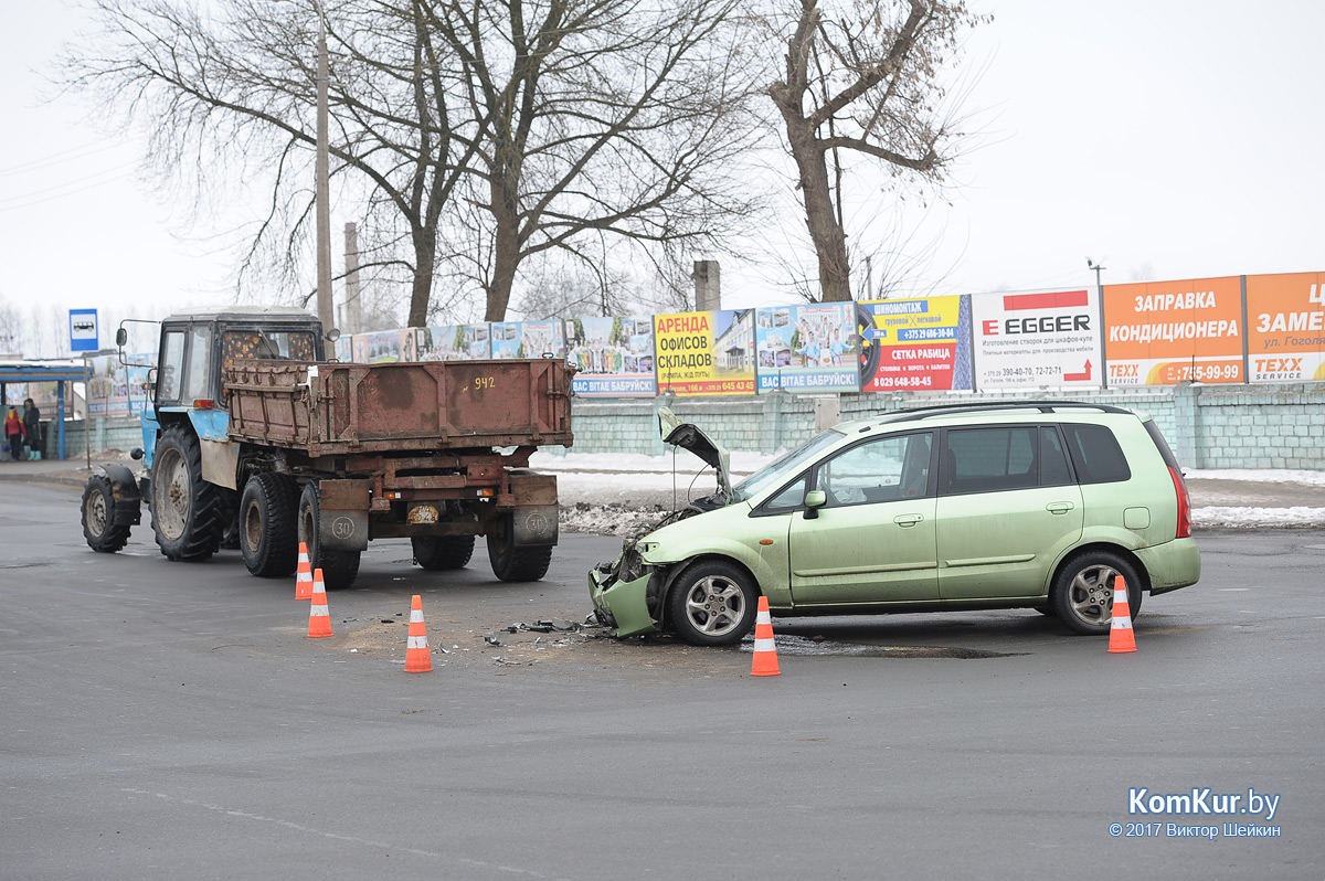 На бобруйском перекрестке «Беларус» ударил «японку»