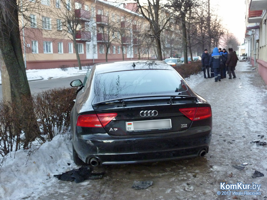 Морозным утром в Бобруйске столкнулись Audi и Mitsubishi 