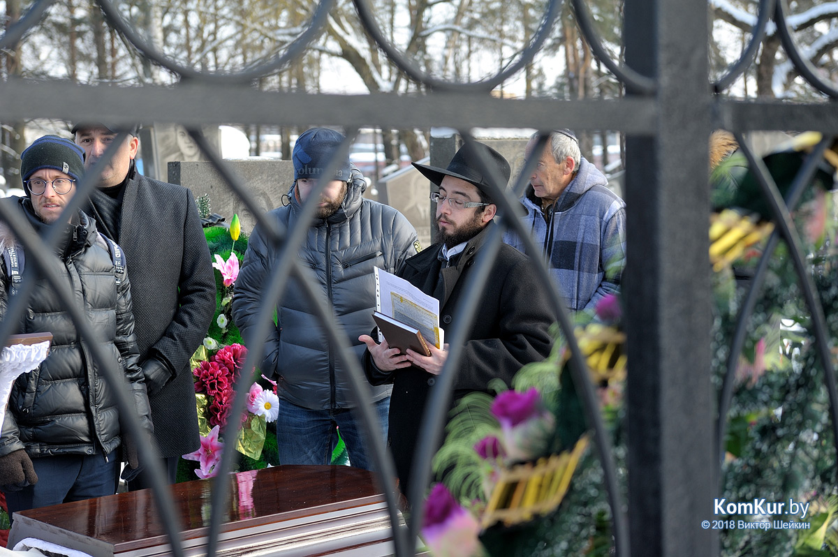 Рафаила Михайловича Бецера похоронили на еврейском кладбище