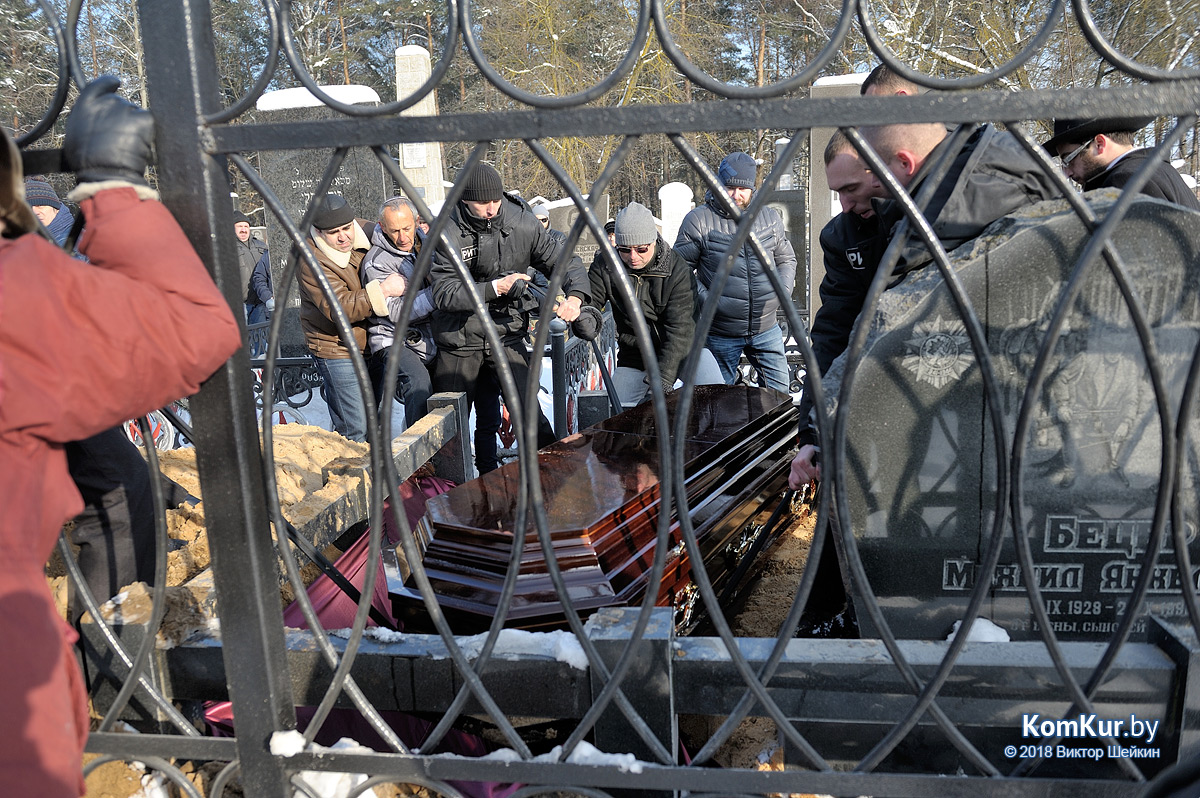 Рафаила Михайловича Бецера похоронили на еврейском кладбище