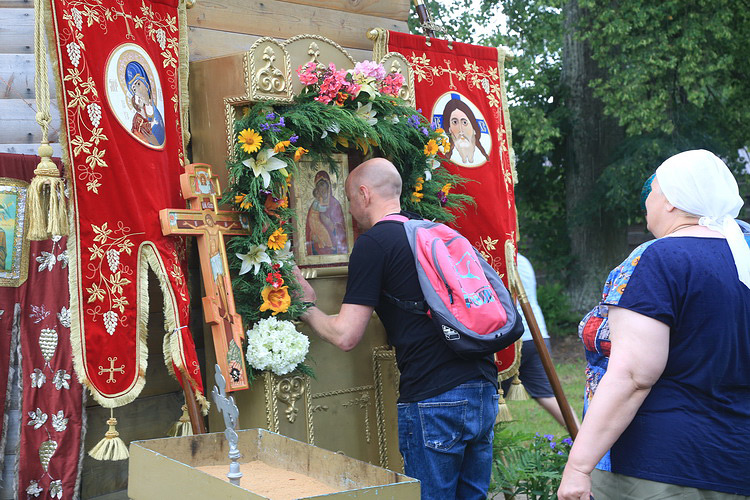 Паломники из Бобруйска прошли крестным ходом