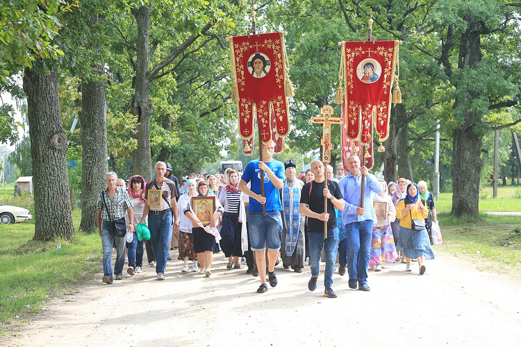 Паломники из Бобруйска прошли крестным ходом