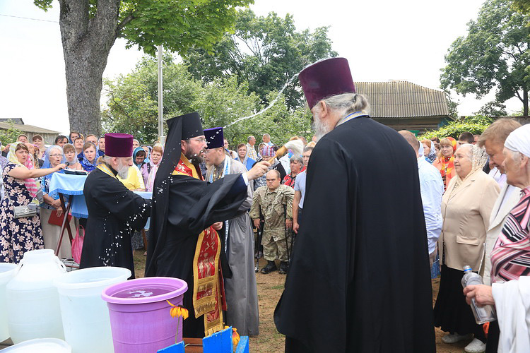 Паломники из Бобруйска прошли крестным ходом