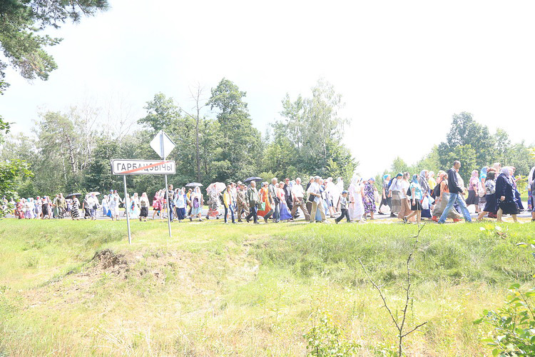 Паломники из Бобруйска прошли крестным ходом