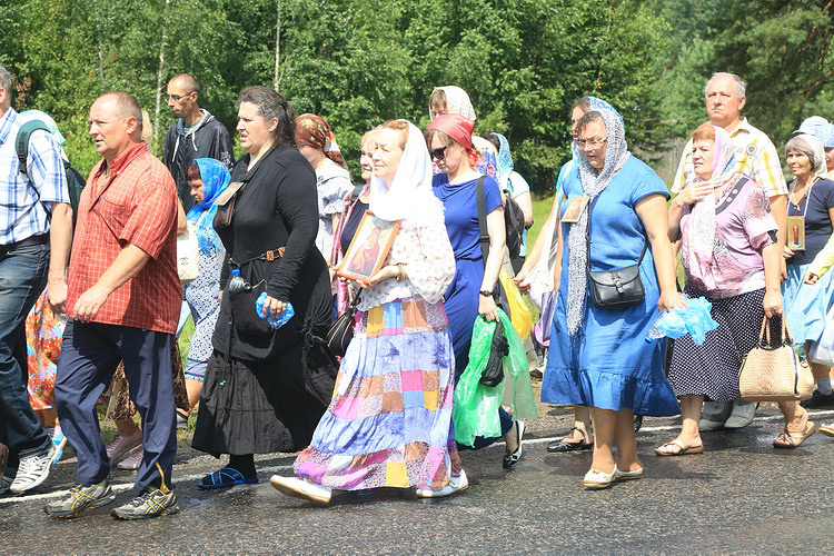 Паломники из Бобруйска прошли крестным ходом