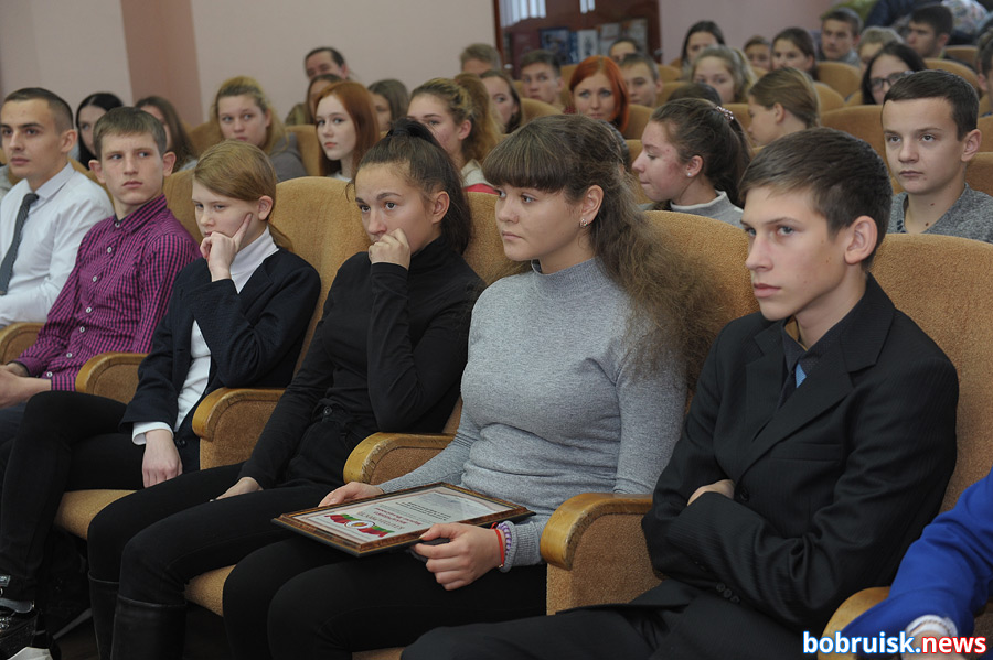 Селфи в шлеме и с дубинкой: день открытых дверей в Бобруйском РОВД