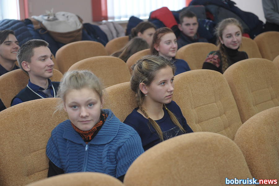 Селфи в шлеме и с дубинкой: день открытых дверей в Бобруйском РОВД