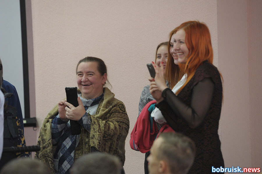 Селфи в шлеме и с дубинкой: день открытых дверей в Бобруйском РОВД