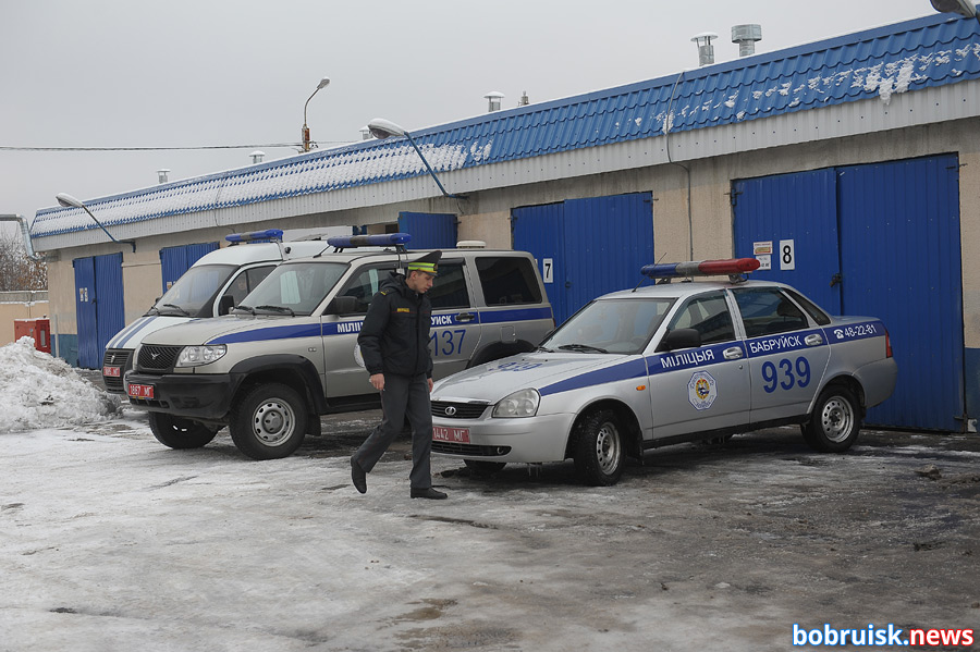 Селфи в шлеме и с дубинкой: день открытых дверей в Бобруйском РОВД
