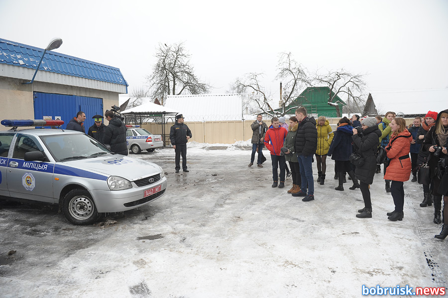 Селфи в шлеме и с дубинкой: день открытых дверей в Бобруйском РОВД
