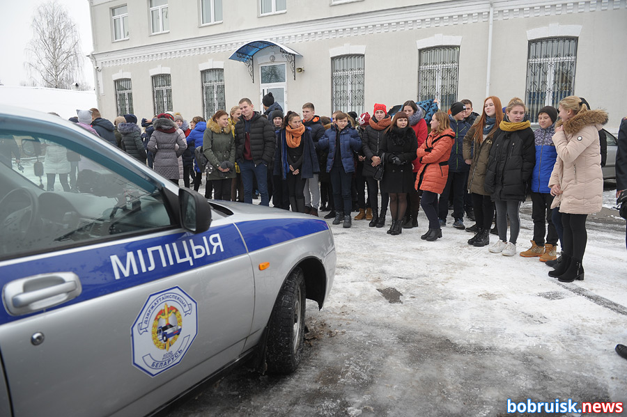 Селфи в шлеме и с дубинкой: день открытых дверей в Бобруйском РОВД