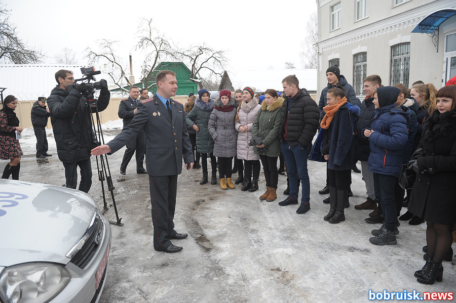 Селфи в шлеме и с дубинкой: день открытых дверей в Бобруйском РОВД