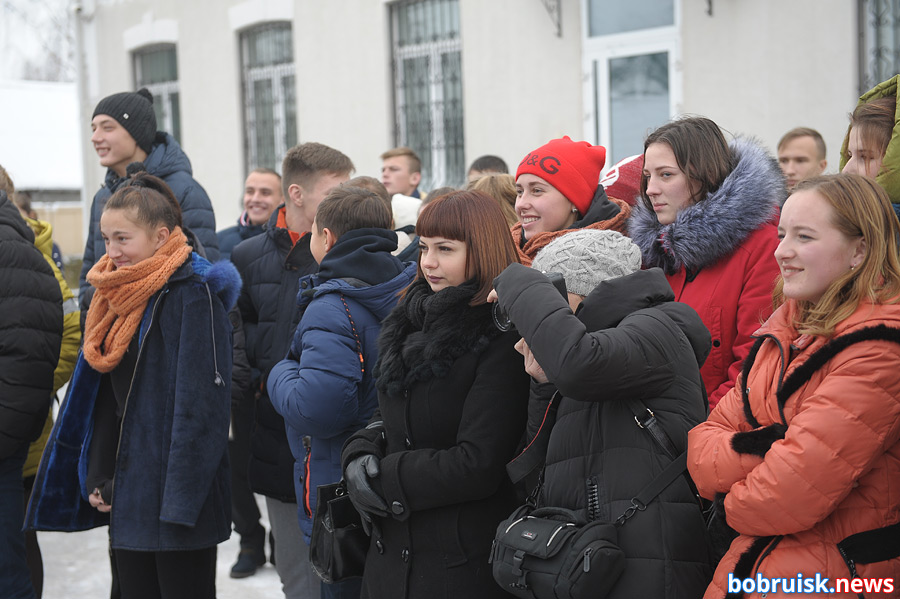 Селфи в шлеме и с дубинкой: день открытых дверей в Бобруйском РОВД