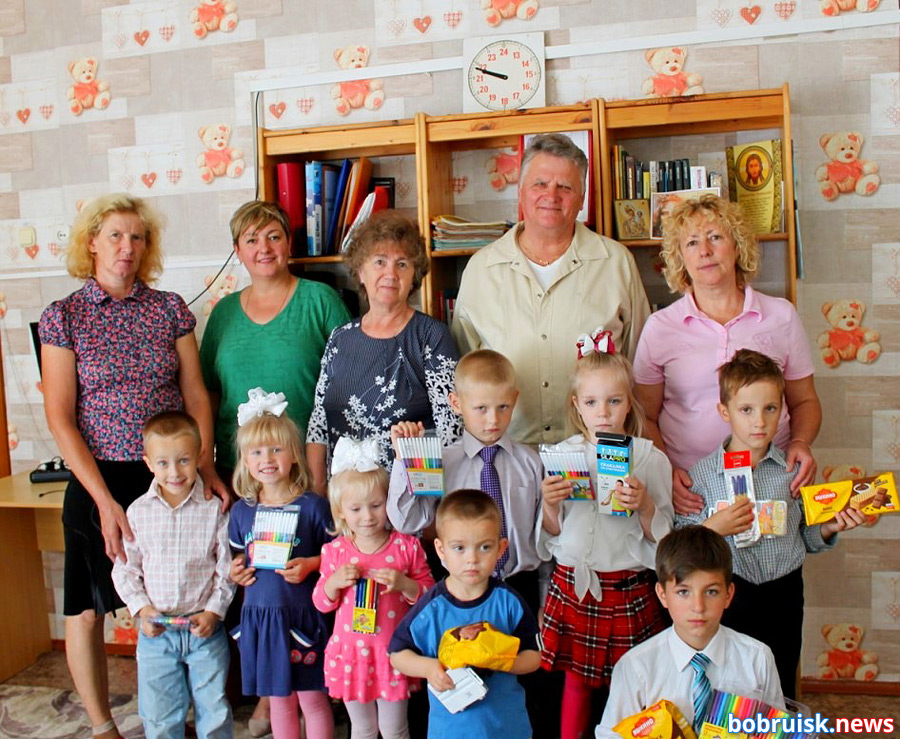 Уже на протяжении пяти лет сестричество Софии Слуцкой при Свято-Иверском храме посещает социальный детский приют в деревне Михалево Бобруйского района. Приезжают гости, конечно, не с пустыми руками.