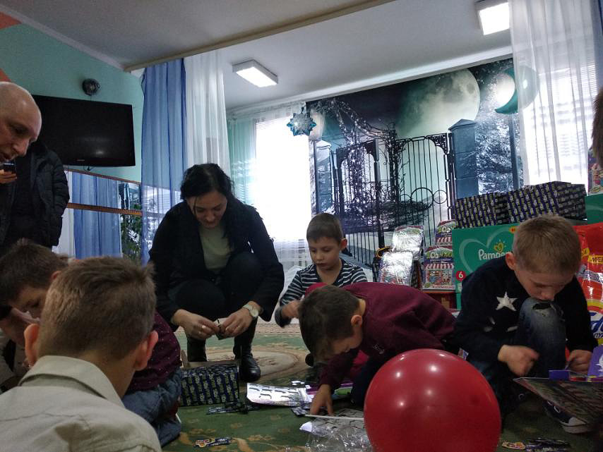 Сертификат на 11400 рублей и другие подарки: детский дом в Бобруйске сегодня принимал гостей