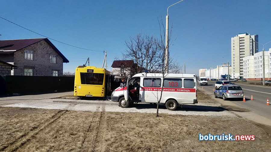 В Бобруйске в ДТП попал автобус с пассажирами. Водитель умер