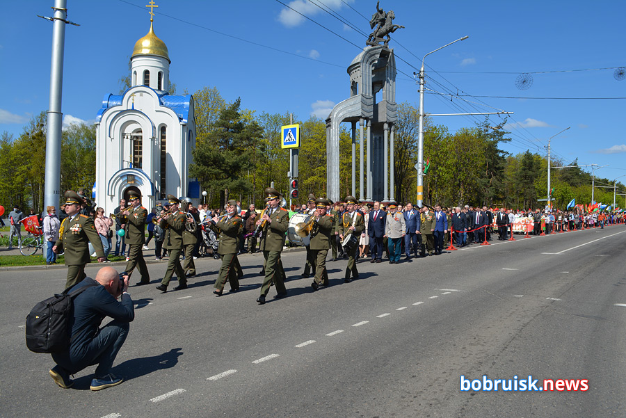 Праздничное шествие в Бобруйске. Фоторпортаж