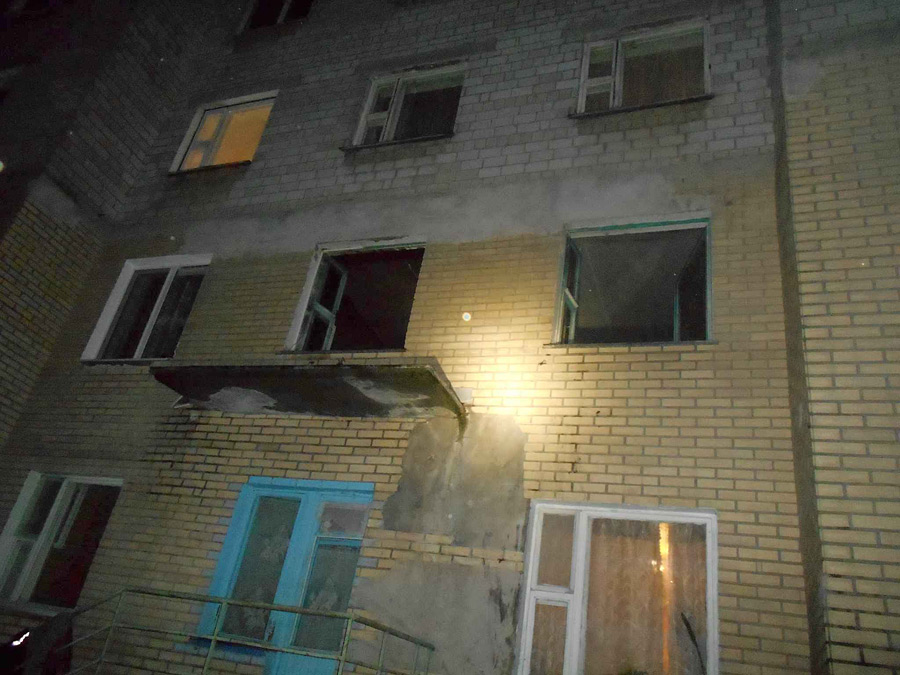 В начале десятого вечера в четверг, 20 мая, система автоматической пожарной сигнализации зафиксировала пожар на втором этаже пятиэтажного здания общежития на улице Володарского.
