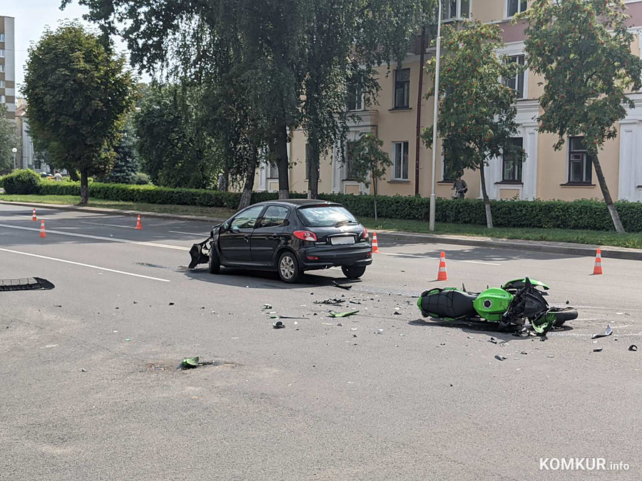 Авария в Бобруйске: разбитый транспорт, человек в больнице