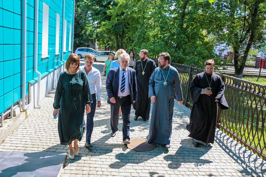 С рабочим визитом Бобруйск посетил уполномоченный по делам религий и национальностей Александр Румак, он встретился с представителями власти и духовенства.