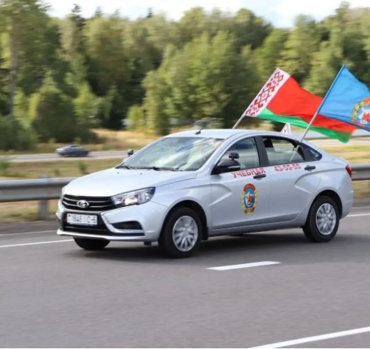 Бобруйская автошкола ДОСААФ поздравляет всех водителей с Днем автомобилиста и дорожника