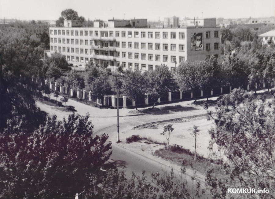 Бобруйск. 70-е годы прошлого века. Четырехэтажный корпус больницы когда-то был главным.