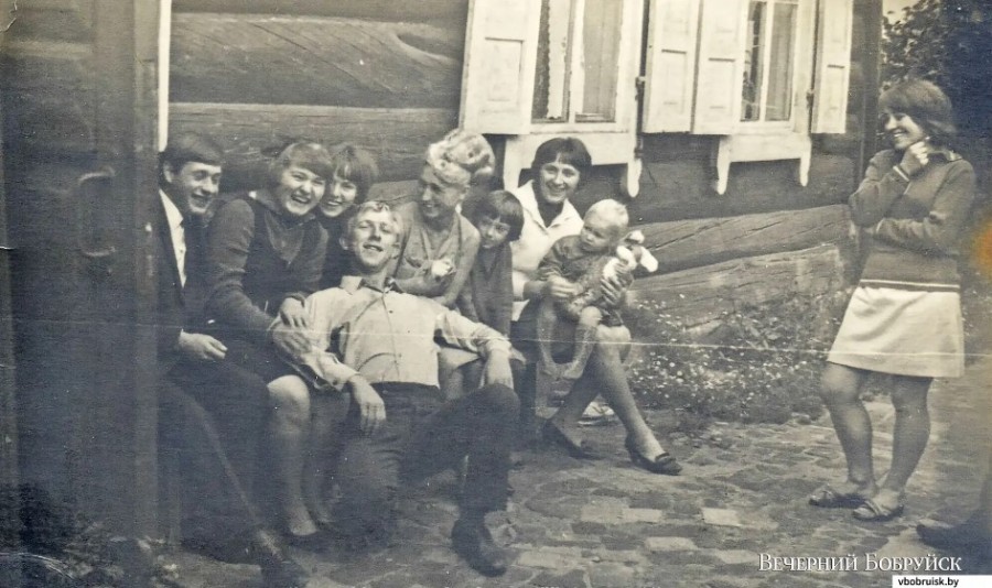 Молодежь из бобруйского района Старая Бойня, начало 1960-х. Фото из архива А. Мазуренко.