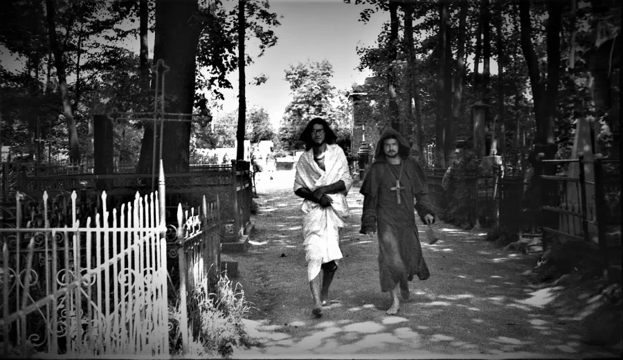 Плейшнер и Валик Михайлов на Польском кладбище на съемках фильма Исус Христос Суперзвезда. Конец 1970-х.