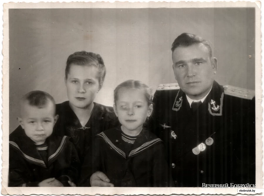 Иван и Серафима Койпиши с детьми Людмилой и Владимиром.