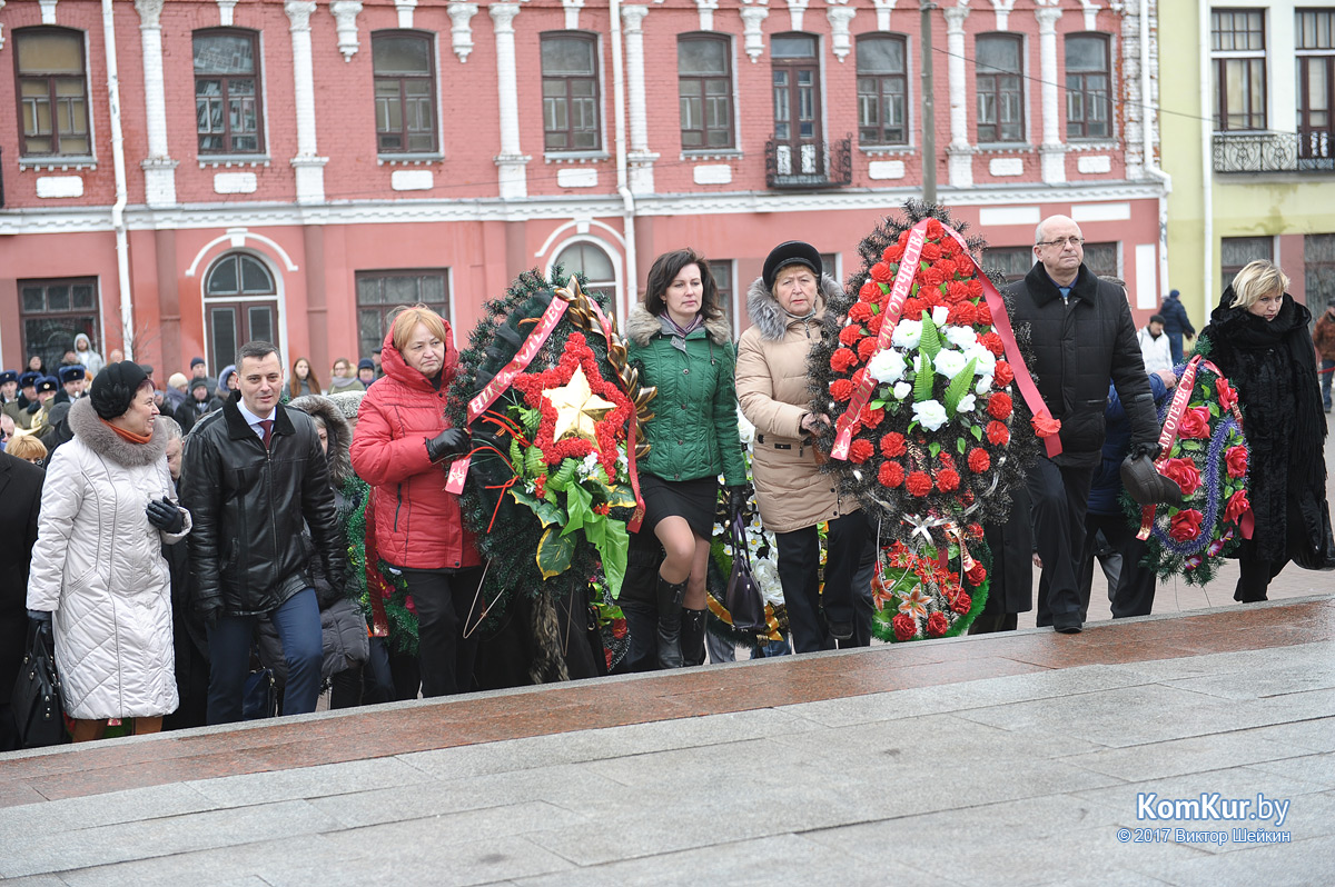 Венки и цветы для героев: в Бобруйске отметили 23 февраля