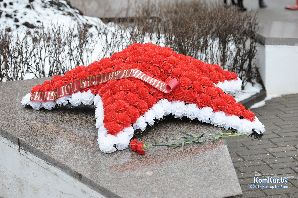 Венки и цветы для героев: в Бобруйске отметили 23 февраля