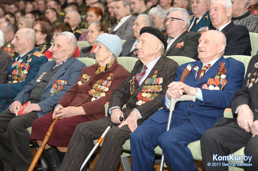 В Бобруйске с 23-м февраля поздравили настоящих мужчин