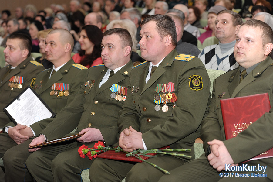В Бобруйске с 23-м февраля поздравили настоящих мужчин 