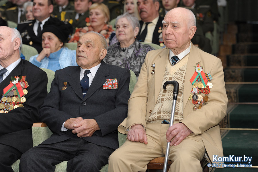 В Бобруйске с 23-м февраля поздравили настоящих мужчин 