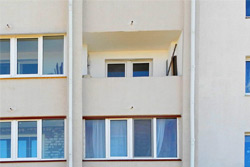 В Бобруйске 3-летняя девочка выпала с балкона