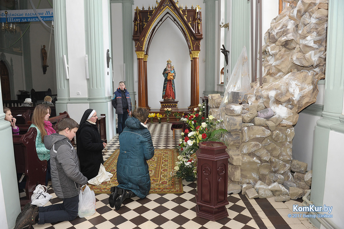 Бобруйчане освящают пасхальные угощения