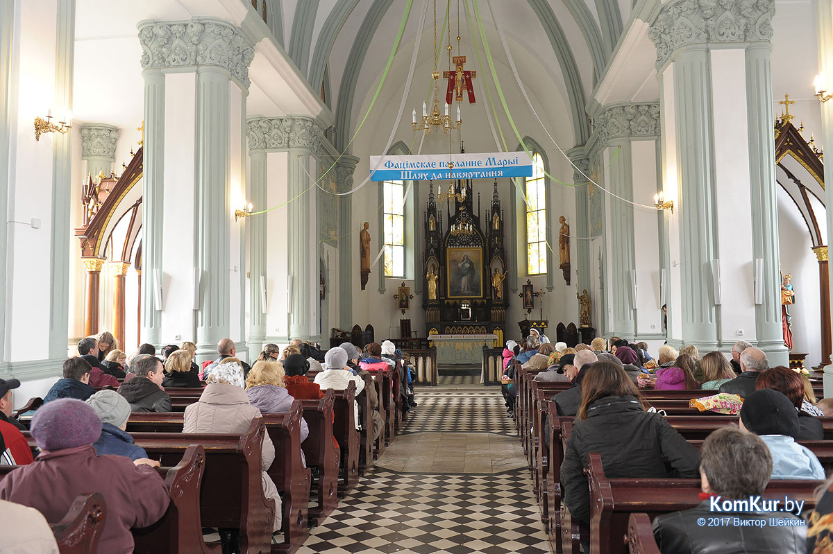 Бобруйчане освящают пасхальные угощения