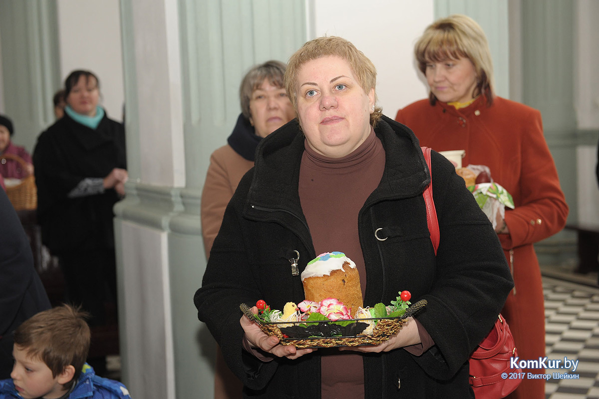 Бобруйчане освящают пасхальные угощения