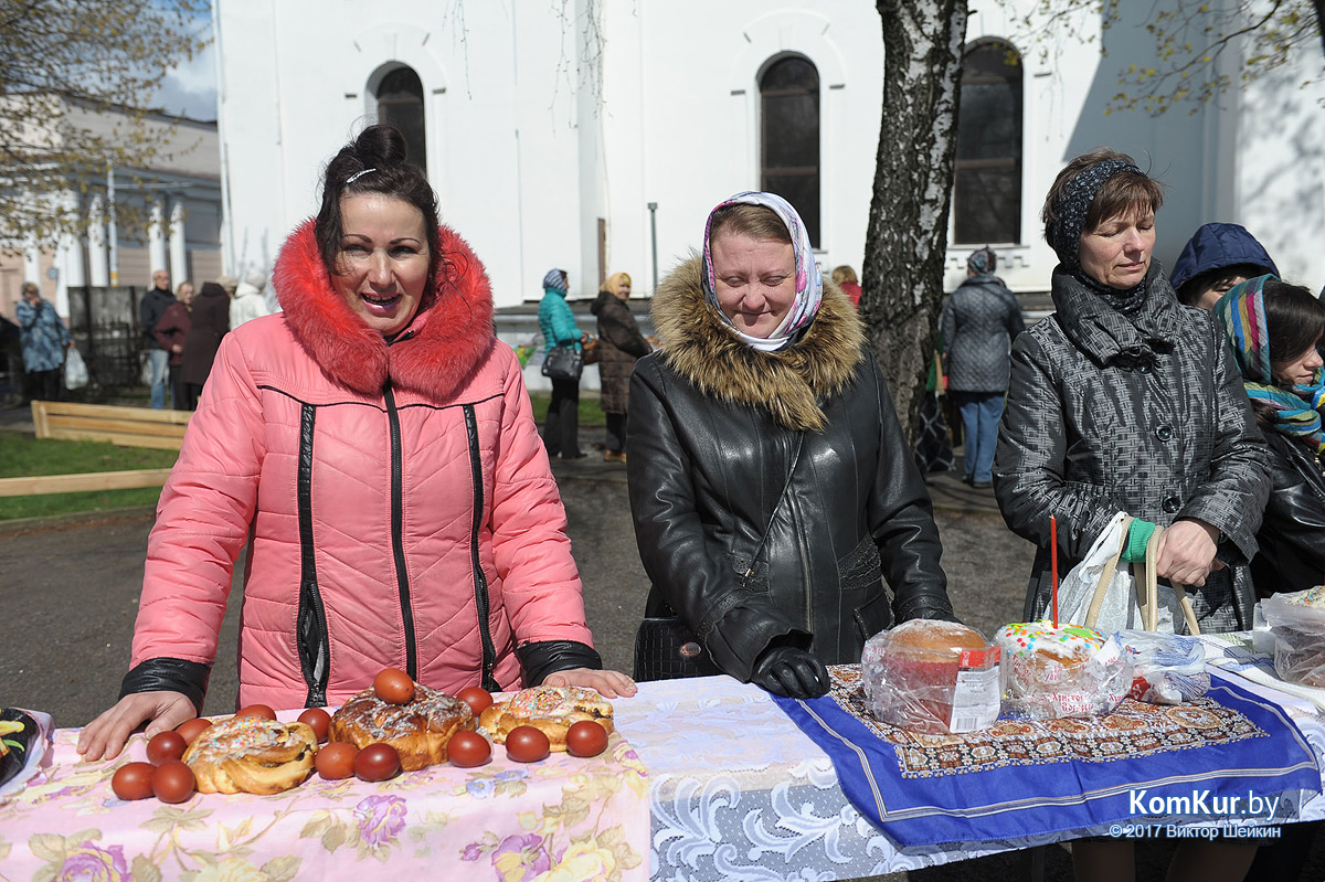 Бобруйчане освящают пасхальные угощения