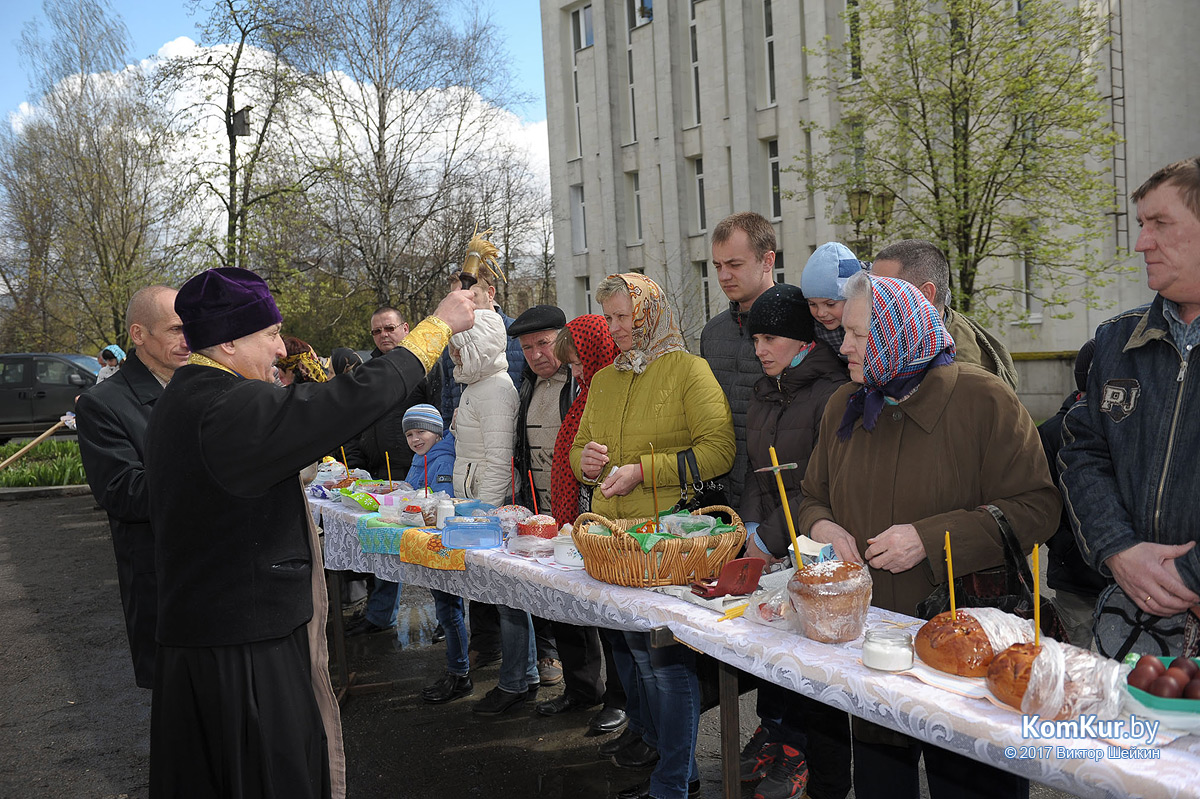 Бобруйчане освящают пасхальные угощения