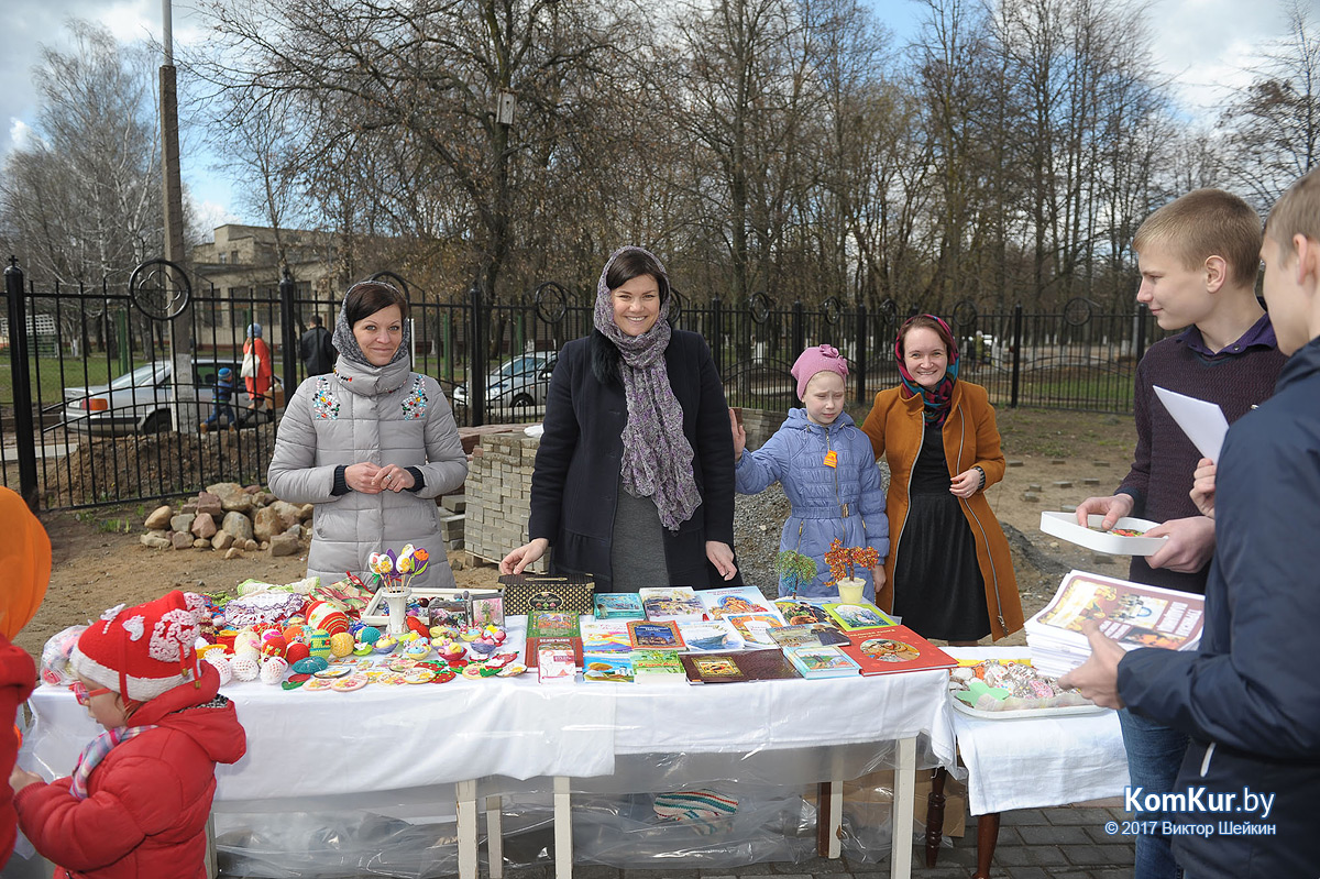 Бобруйчане освящают пасхальные угощения