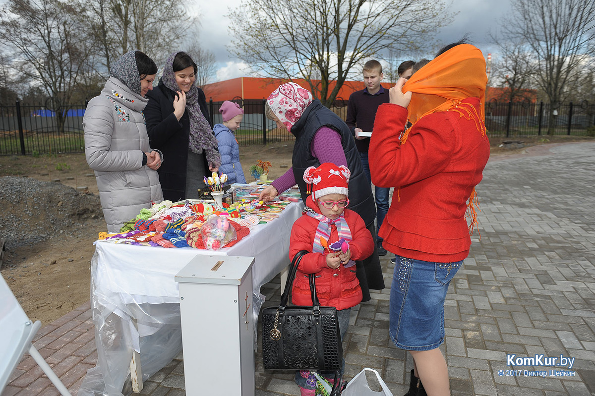 Бобруйчане освящают пасхальные угощения
