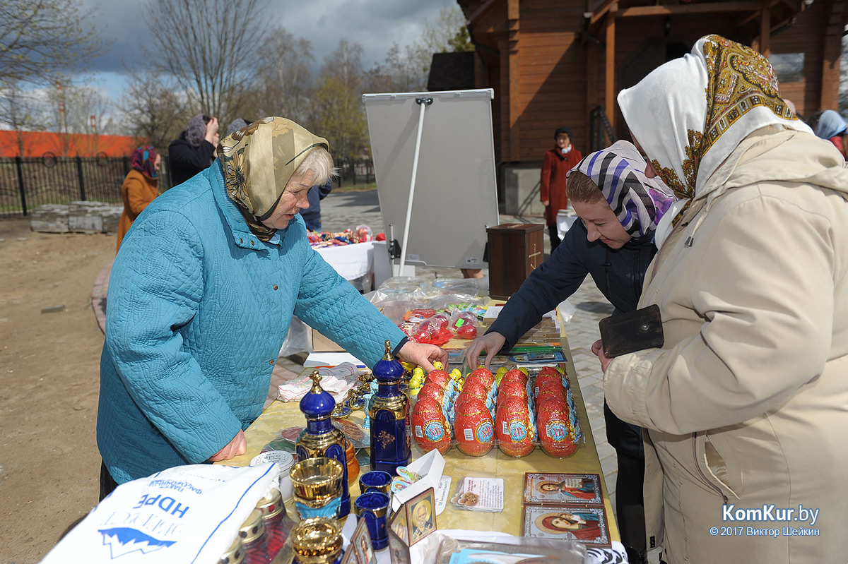 Бобруйчане освящают пасхальные угощения