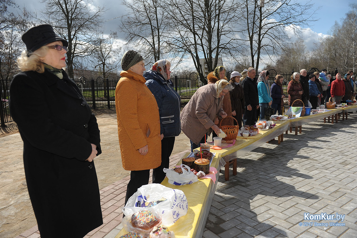Бобруйчане освящают пасхальные угощения