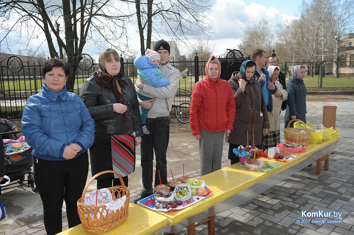 Бобруйчане освящают пасхальные угощения
