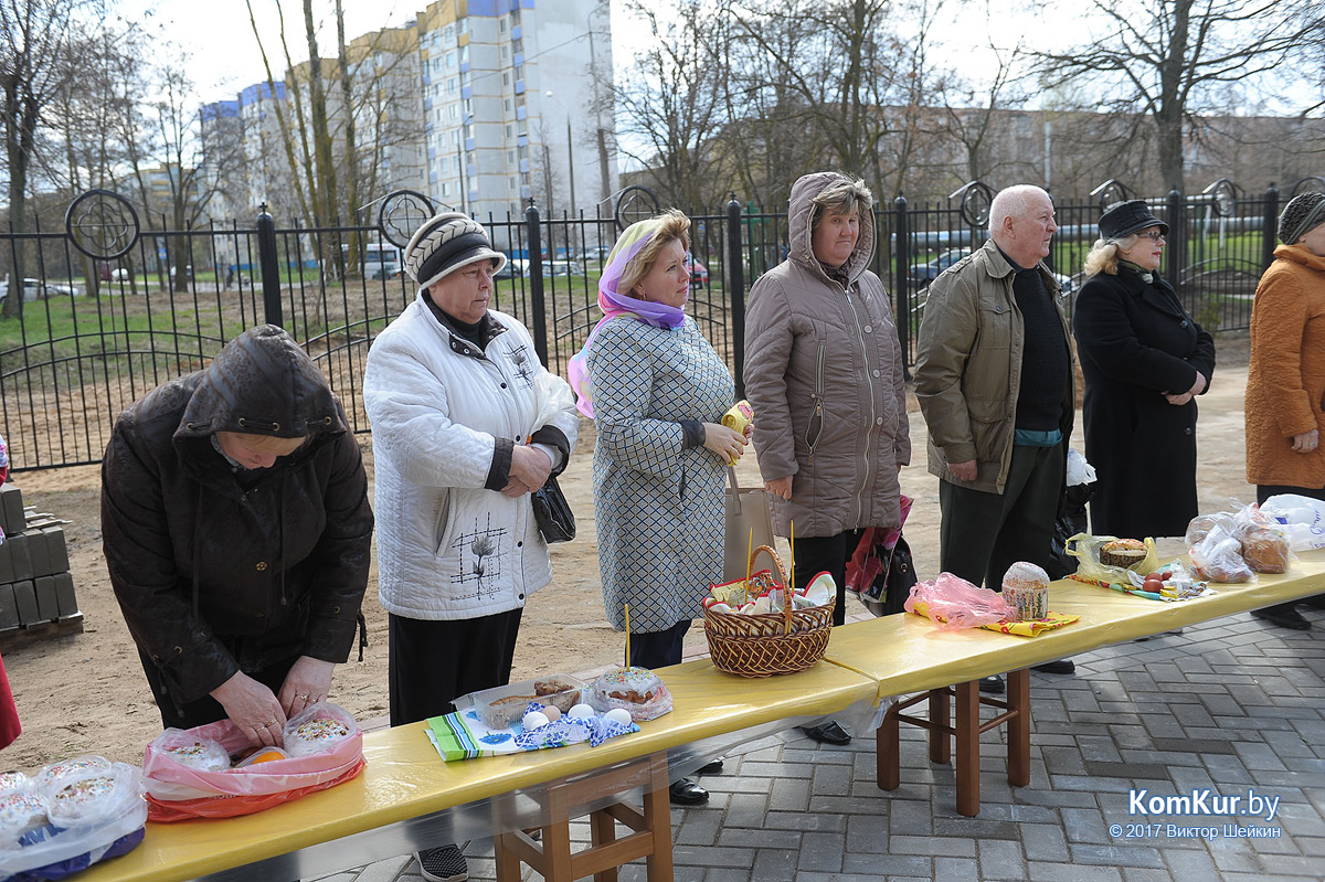 Бобруйчане освящают пасхальные угощения