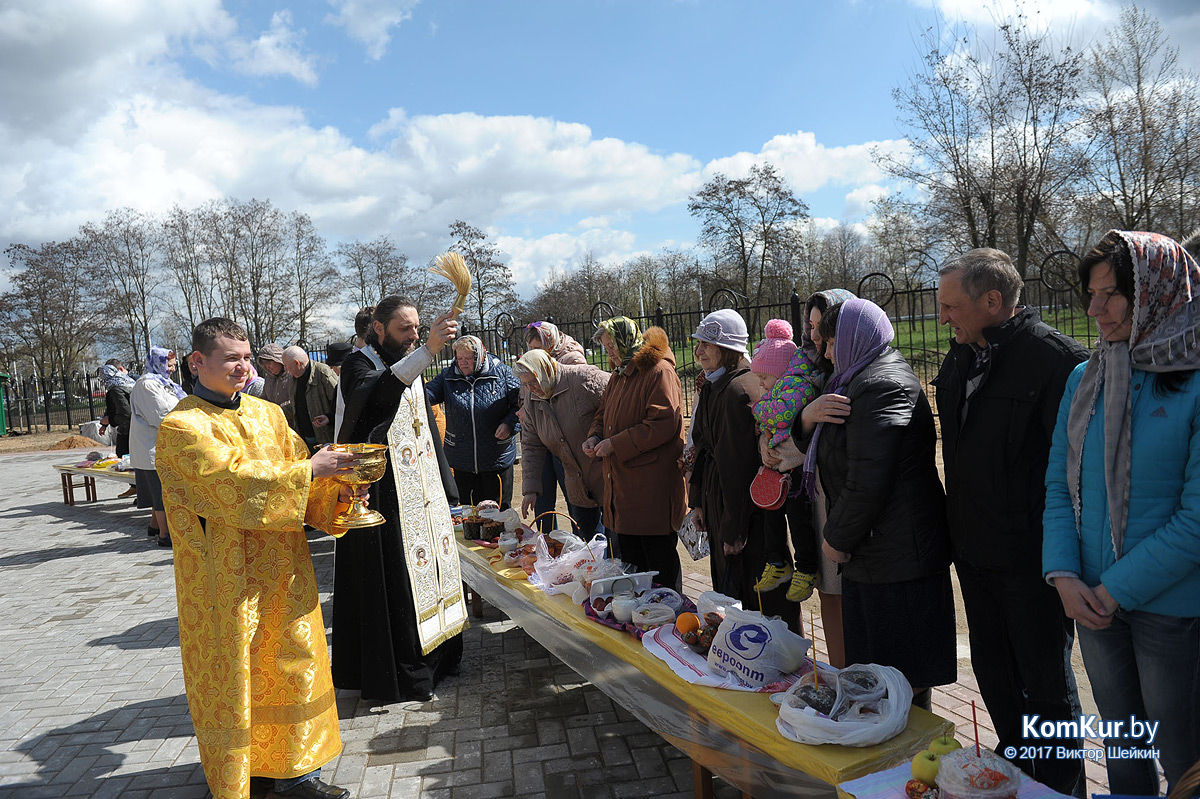 Бобруйчане освящают пасхальные угощения